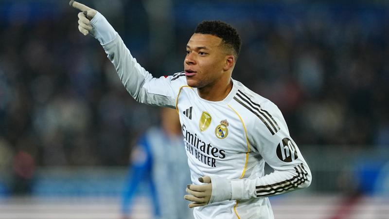 香港球迷：哲凯赖什登场令人激动！（香港球迷：哲凯赖什出场瞬间点燃全场）