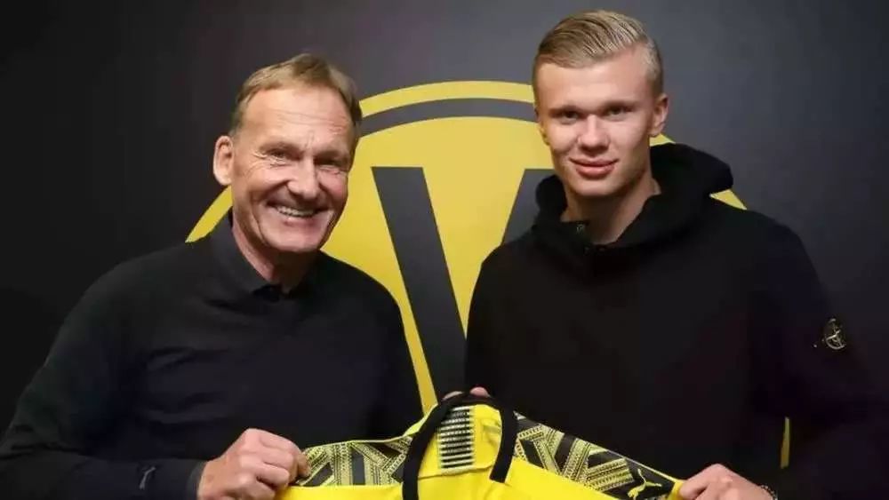 队报盛赞托万：现在他不仅是技术领袖，还是更衣室领袖（队报赞托万：他已是球队技术与更衣室双重领袖）