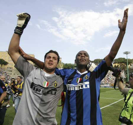 马塞洛儿子恩佐代表皇马在青年欧冠首秀，马塞洛在场边见证（恩佐完成皇马青年欧冠首秀，父亲马塞洛场边观战）