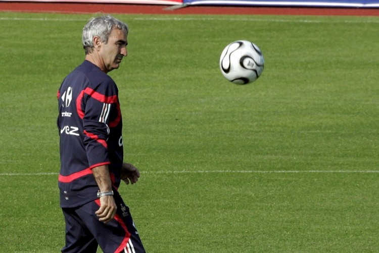 曼晚：缺乏比赛时间，梅努入选世界杯大名单的梦想变得渺茫（曼晚：出场机会有限，梅努跻身世界杯大名单前景不乐观）