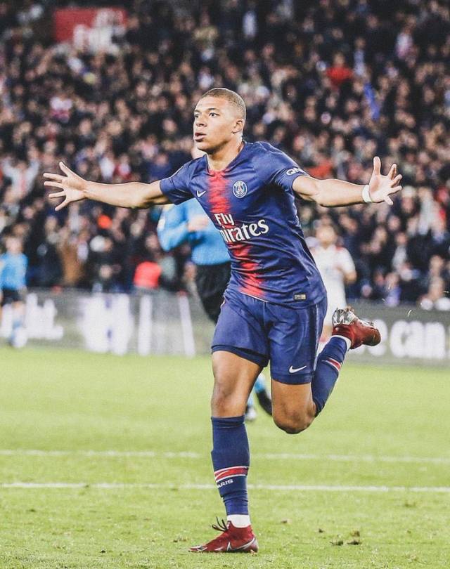 曼晚：曼联有格林伍德50%二转分成，若球员转会他们将有收入（曼晚：格林伍德若再度转会，曼联凭50%二转条款可获收益）