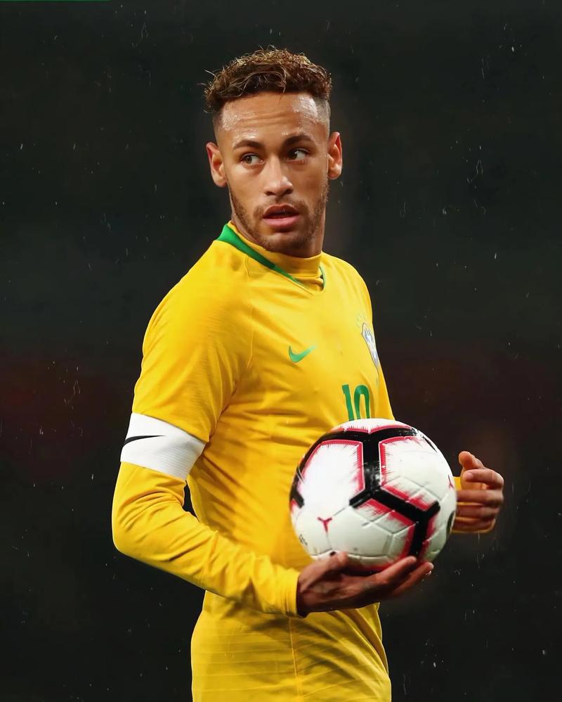 曼联最艰难时刻迎击阿森纳 数据示梦剧场沦陷（曼联低谷迎战阿森纳 数据预示梦剧场恐失守）