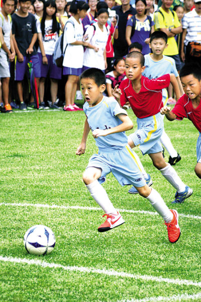女足欧洲杯决赛开赛前几小时，英格兰中场图恩的祖母不幸去世（女足欧洲杯决赛前数小时，英格兰中场图恩痛失祖母）