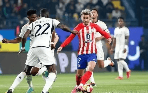 球迷怒喷后蹇韬回应：输球又怎么样？随后被韦世豪、甘超拦下（遭球迷怒斥，蹇韬回怼：输球又如何？韦世豪、甘超上前劝阻）